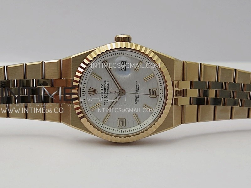 Land Dweller 127235 Gain Weight RG B Factory White Dial On RG Bracelet A7135