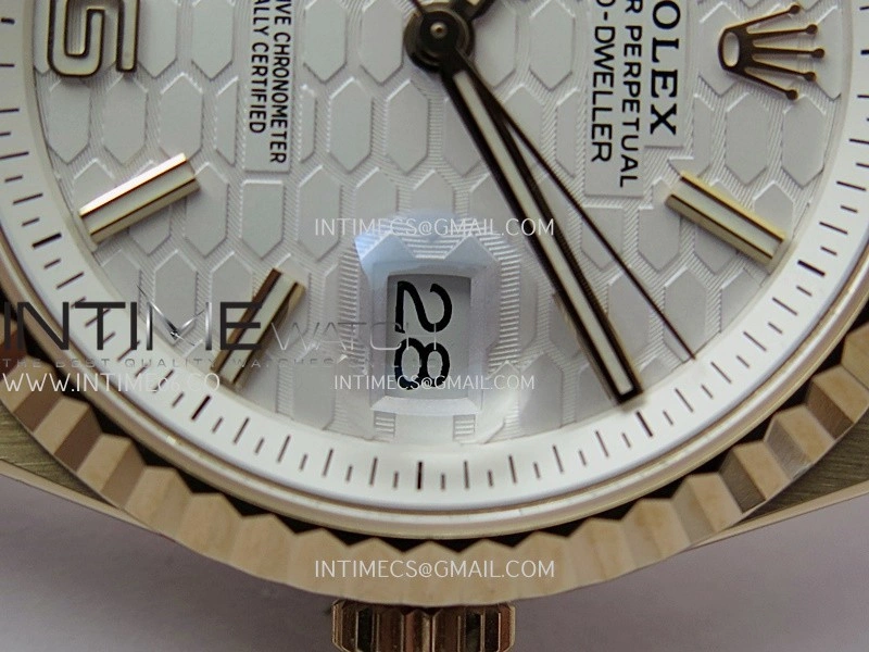 Land Dweller 127235 Gain Weight RG B Factory White Dial On RG Bracelet A7135
