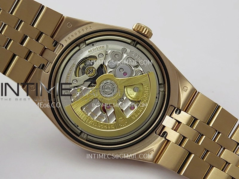 Land Dweller 127235 Gain Weight RG B Factory White Dial On RG Bracelet A7135
