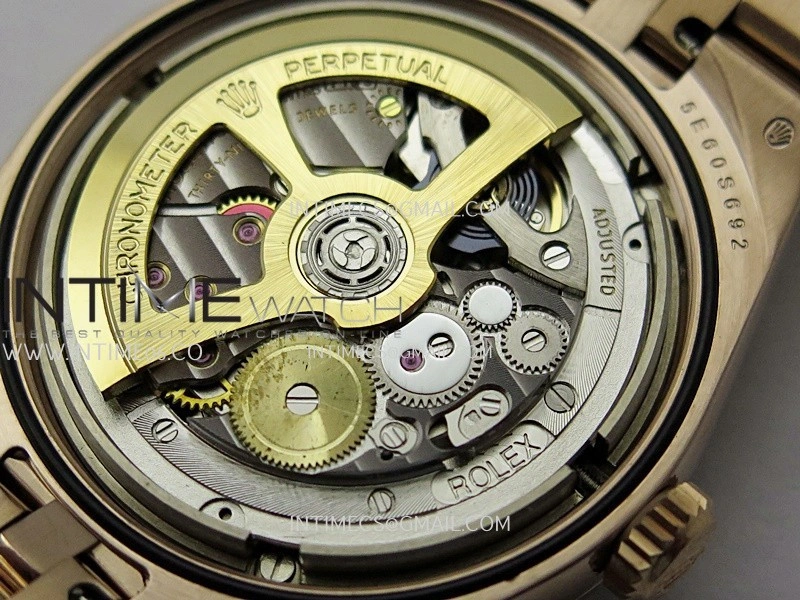 Land Dweller 127235 Gain Weight RG B Factory White Dial On RG Bracelet A7135
