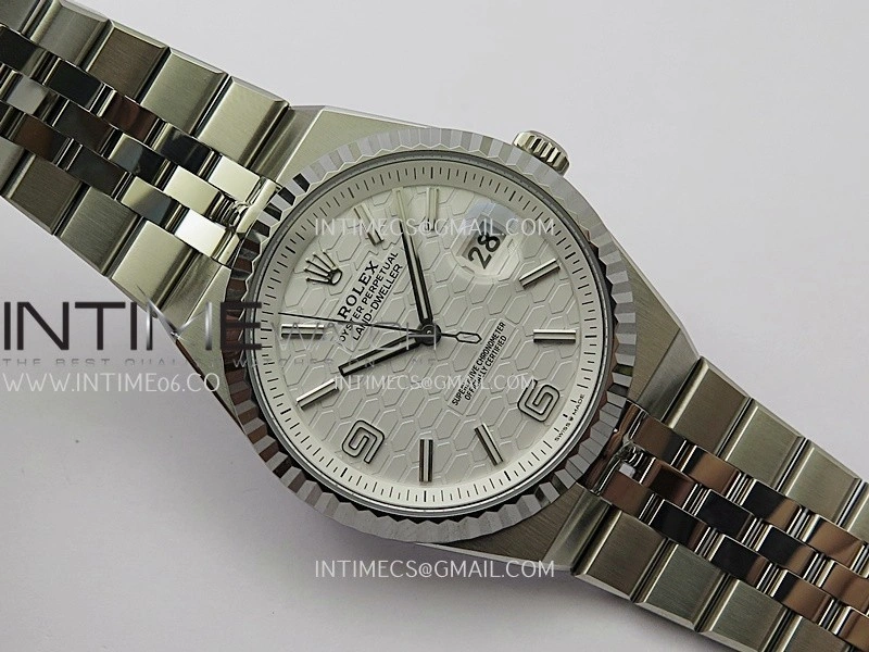 Land Dweller 127334 SS ESF White Dial On SS Bracelet A7135