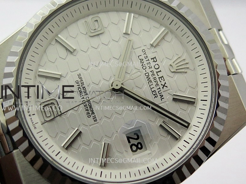 Land Dweller 127334 SS ESF White Dial On SS Bracelet A7135