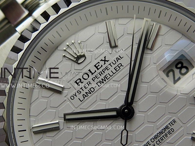 Land Dweller 127334 SS ESF White Dial On SS Bracelet A7135