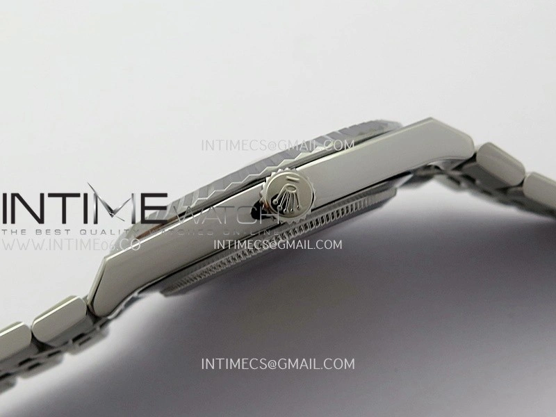 Land Dweller 127334 SS ESF White Dial On SS Bracelet A7135