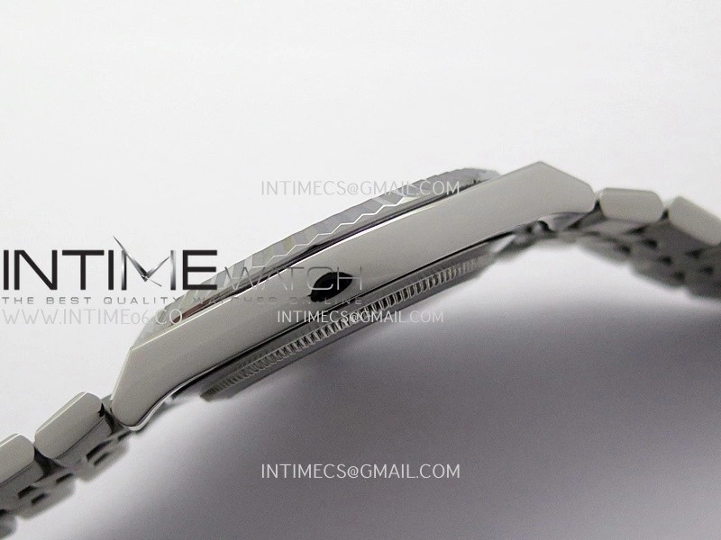 Land Dweller 127334 SS ESF White Dial On SS Bracelet A7135