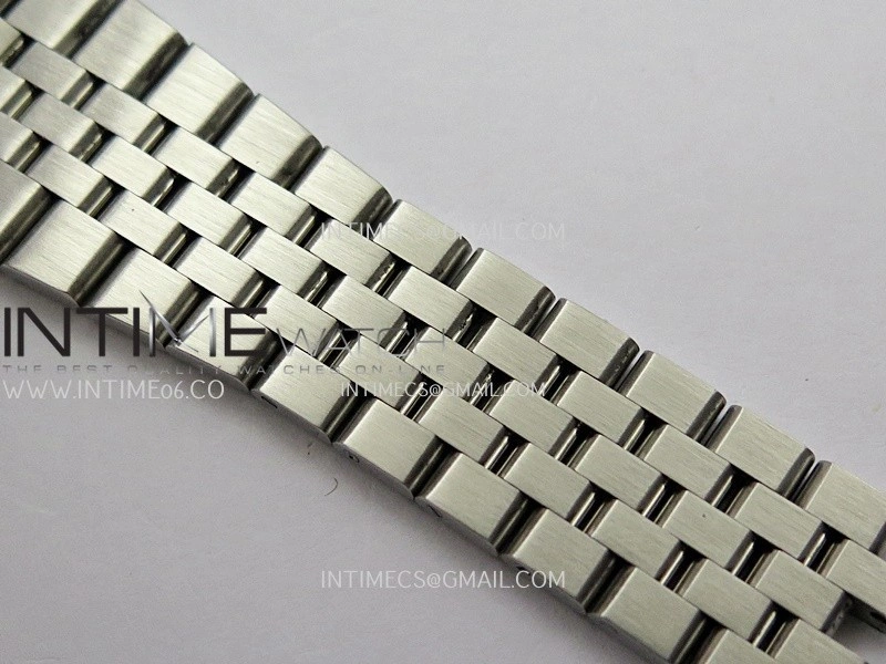 Land Dweller 127334 SS ESF White Dial On SS Bracelet A7135