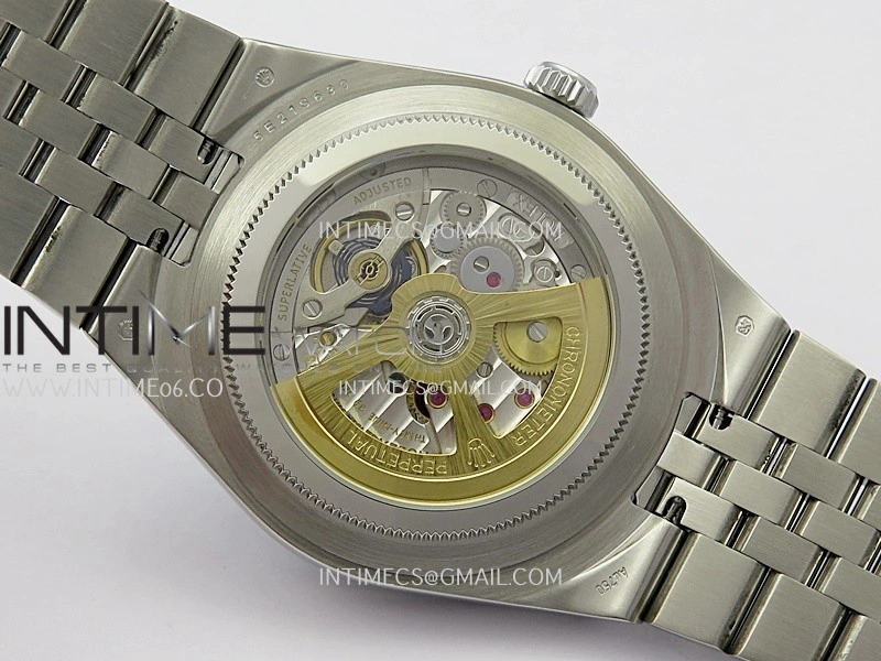 Land Dweller 127334 SS ESF White Dial On SS Bracelet A7135