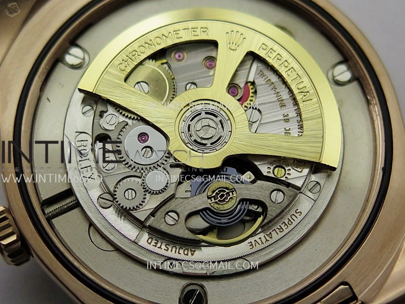 Land Dweller 127335 Gain Weight RG B Factory White Dial On RG Bracelet A7135