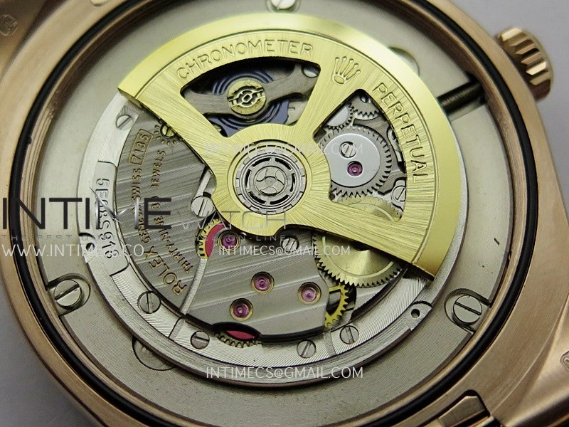 Land Dweller 127335 Gain Weight RG B Factory White Dial On RG Bracelet A7135