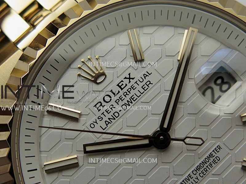 Land Dweller 127335 RG ESF White Dial On RG Bracelet A7135