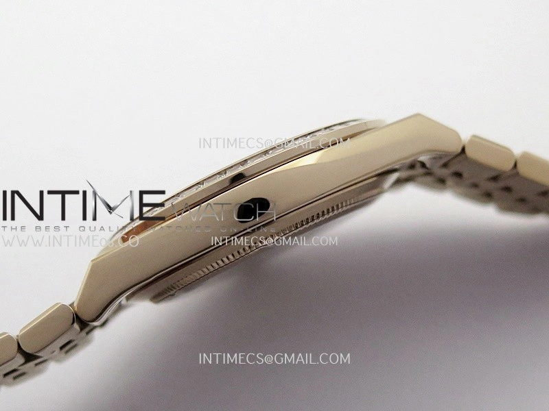 Land Dweller 127335 RG ESF White Dial On RG Bracelet A7135