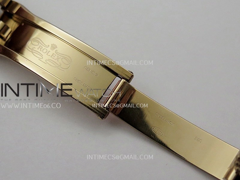 Land Dweller 127335 RG ESF White Dial On RG Bracelet A7135