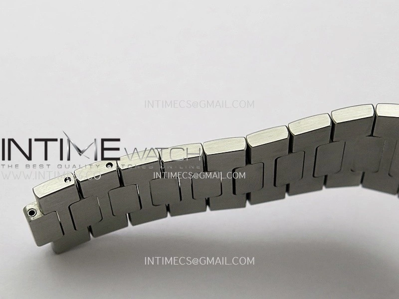 Nautilus 5712-1A 001 SS PPF 1:1 V4+ Best Edition Blue Dial on SS Bracelet PPF240
