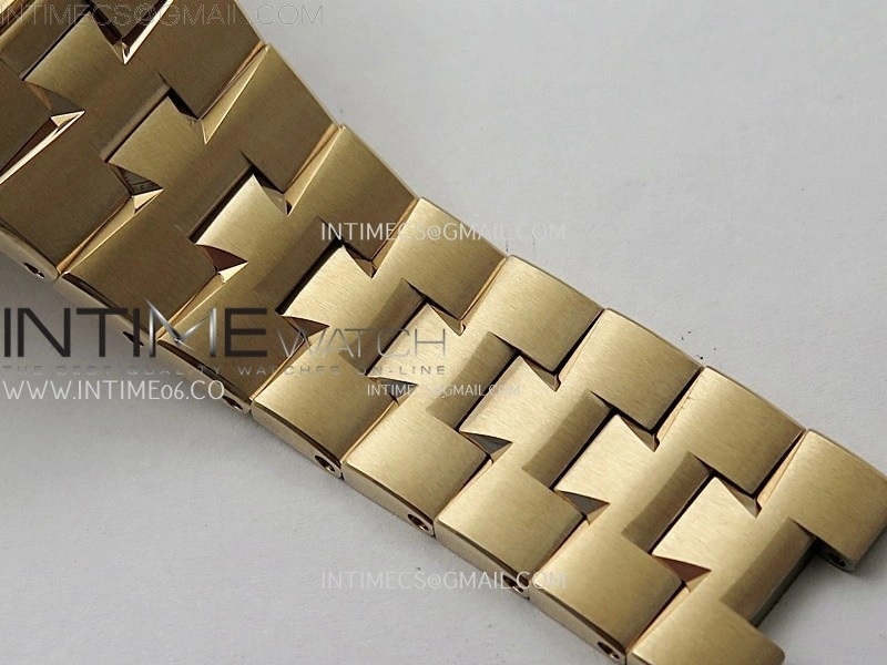 Overseas 4520V RG 8F Best Edition Green Dial on RG Bracelet A5100