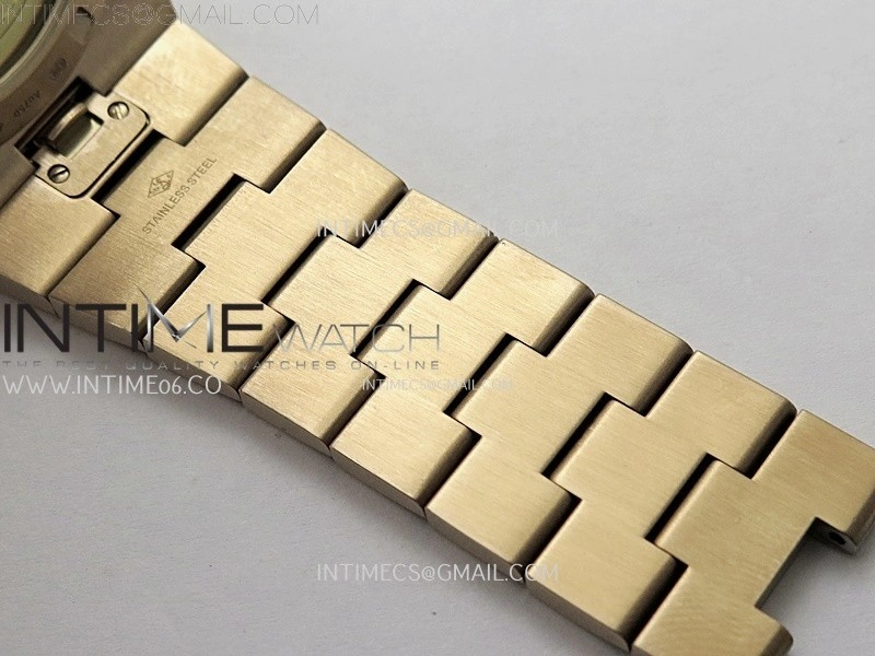 Overseas 4520V RG 8F Best Edition Green Dial on RG Bracelet A5100