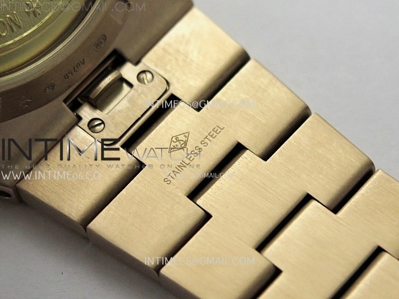 Overseas 4520V RG 8F Best Edition Green Dial on RG Bracelet A5100