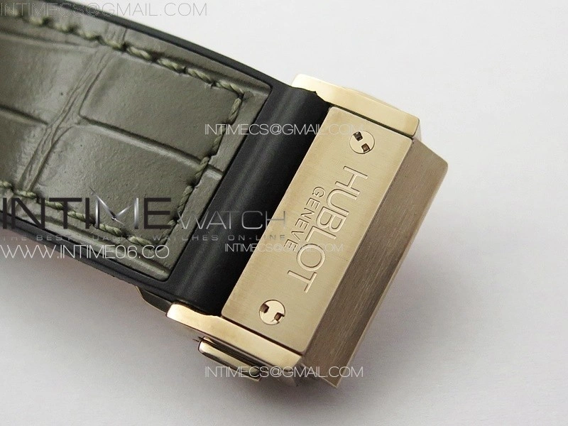 Classic Fusion 42mm RG Paved Diamonds Case And Bezel B50F Paved Diamonds Dial On Gray Gummy Strap A2892