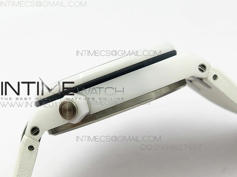 Royal Oak Offshore Diver White Ceramic BP on White Rubber Strap A3120