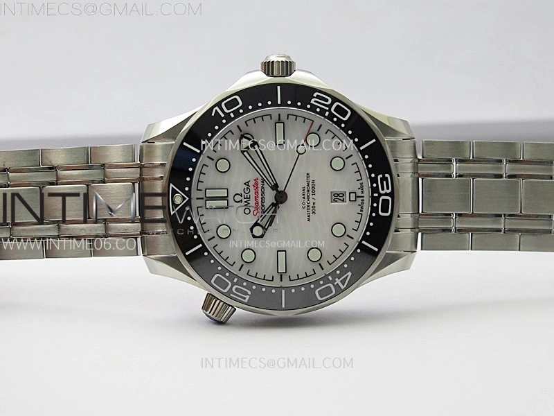 Seamaster Diver 300M B50F Black Ceramic White Dial on SS Bracelet A8800