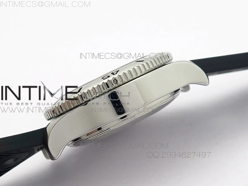 SuperOcan SteelFish SS White Dial on Black Rubber Strap A7750