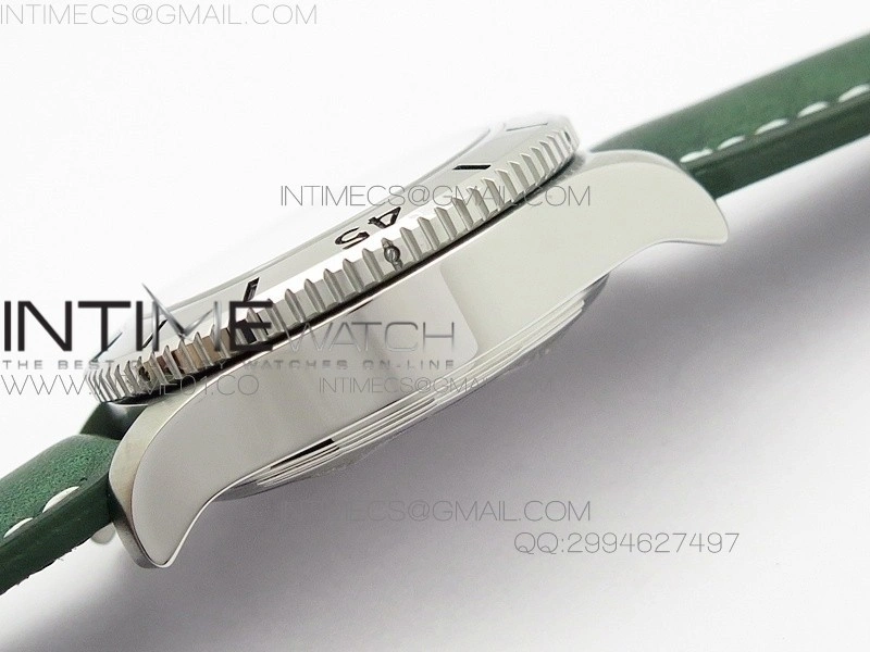 SuperOcan SteelFish SS White Dial on Green Leather Strap A7750