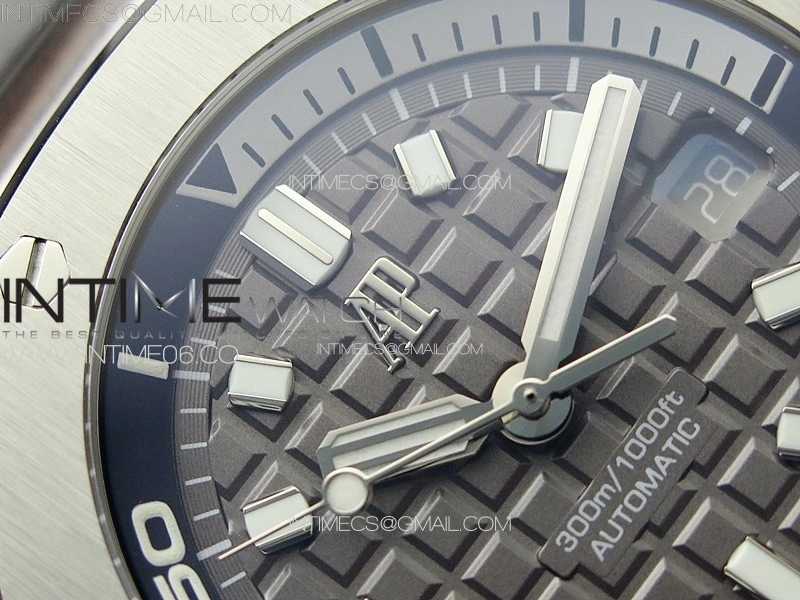 Royal Oak Offshore Diver 15720 IPF 1:1 Best Edition Gray Dial on Gray Rubber Strap A4308