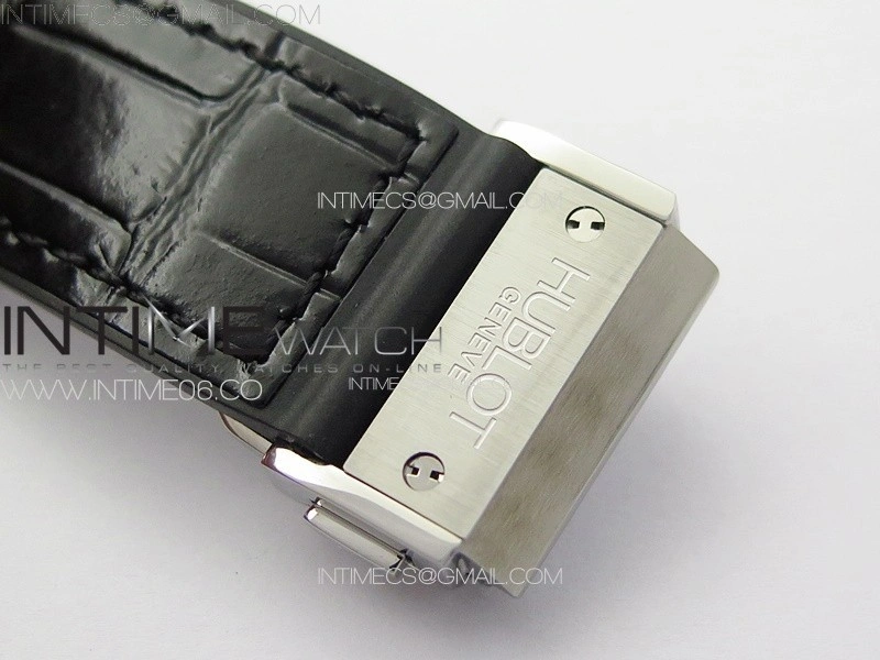 Classic Fusion 42mm SS Paved Diamonds Case And Bezel B50F Paved Diamonds Dial On Black Gummy Strap A2892