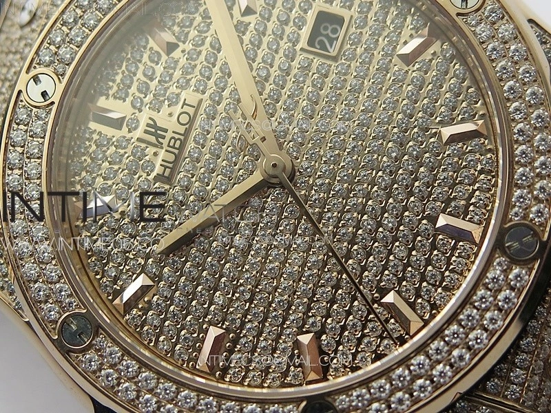 Classic Fusion 42mm RG Paved Diamonds Case And Bezel B50F Paved Diamonds Dial On Black Gummy Strap A2892