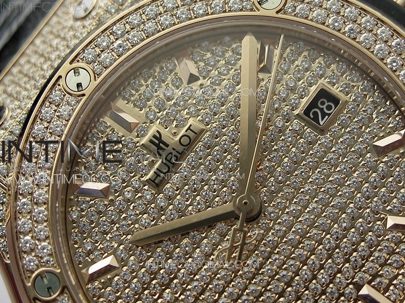 Classic Fusion 42mm RG Paved Diamonds Case And Bezel B50F Paved Diamonds Dial On Black Gummy Strap A2892
