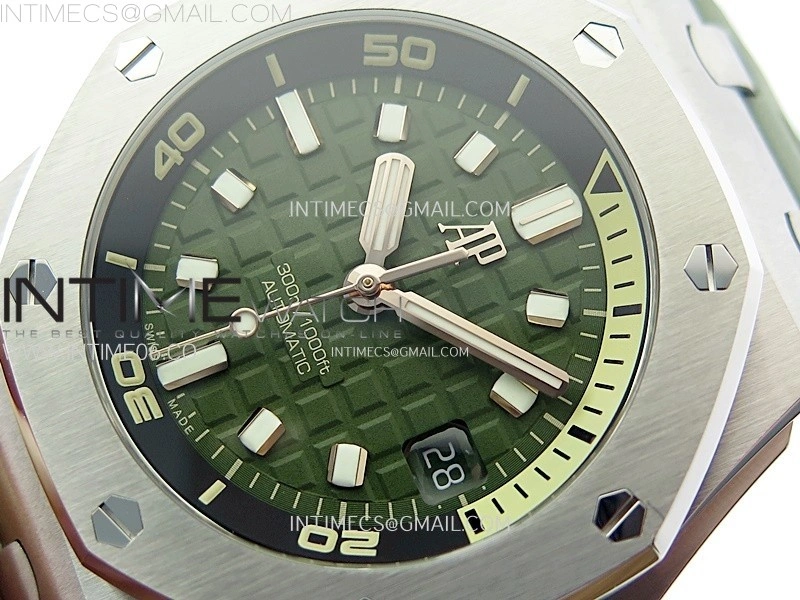 Royal Oak Offshore Diver 15720 APSF 1:1 Best Edition Green Dial on Green Rubber Strap SA4308