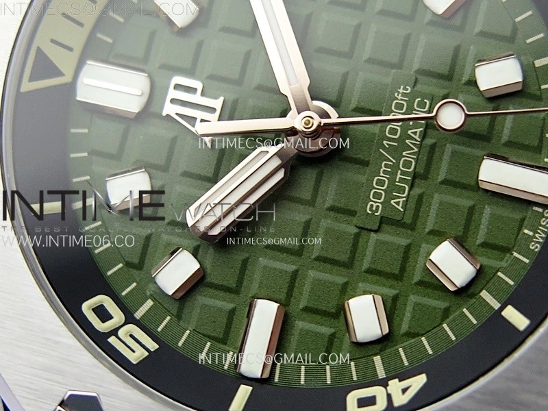 Royal Oak Offshore Diver 15720 APSF 1:1 Best Edition Green Dial on Green Rubber Strap SA4308