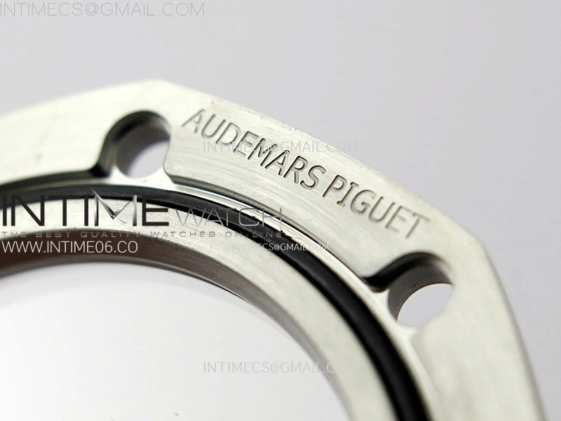 Royal Oak Offshore Diver 15720 APSF 1:1 Best Edition Green Dial on Green Rubber Strap SA4308