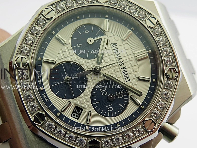 Royal Oak Offshore 37mm 26231 SS APSF 1:1 Best Edition White Dial On White Rubber Strap A2385