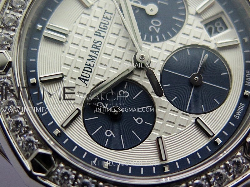 Royal Oak Offshore 37mm 26231 SS APSF 1:1 Best Edition White Dial On White Rubber Strap A2385