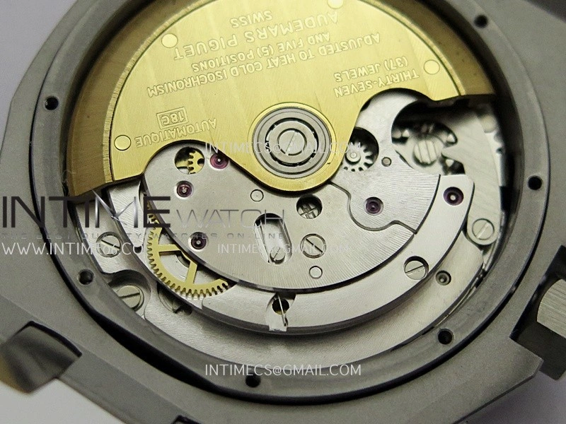 Royal Oak Offshore 37mm 26231 SS APSF 1:1 Best Edition White Dial On White Rubber Strap A2385