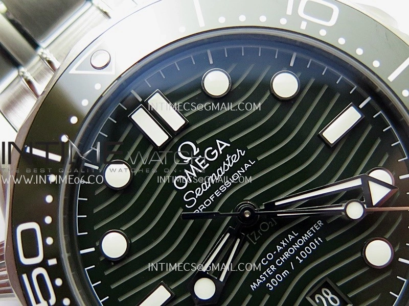 Seamaster Diver 300M Green Ceramic Bezel V4 VSF 1:1 Best Edition Green Dial On SS Bracelet Super Clone Asian 8800