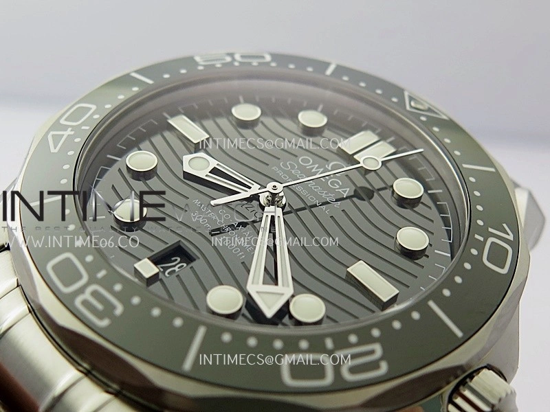 Seamaster Diver 300M Green Ceramic Bezel V4 VSF 1:1 Best Edition Green Dial On SS Bracelet Super Clone Asian 8800