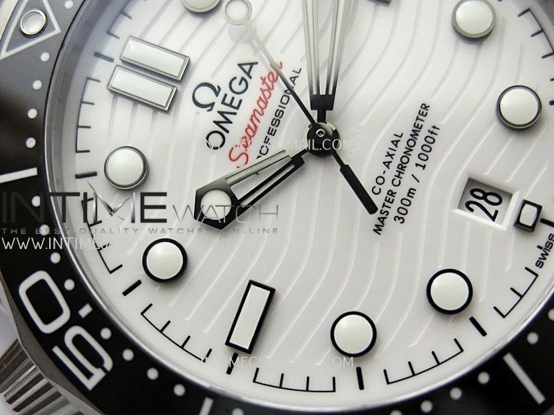 Seamaster Diver 300M Black Ceramic Bezel V4 VSF 1:1 Best Edition White Dial On SS Bracelet Super Clone Asian 8800