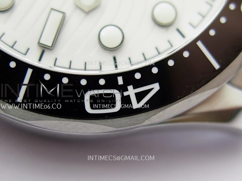 Seamaster Diver 300M Black Ceramic Bezel V4 VSF 1:1 Best Edition White Dial On SS Bracelet Super Clone Asian 8800