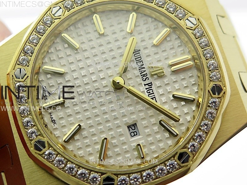 Lady Royal Oak 33mm 67651 Diamonds Bezel YG ZF 1:1 Best Edition White Textured Dial on YG Bracelet RONDA Quartz