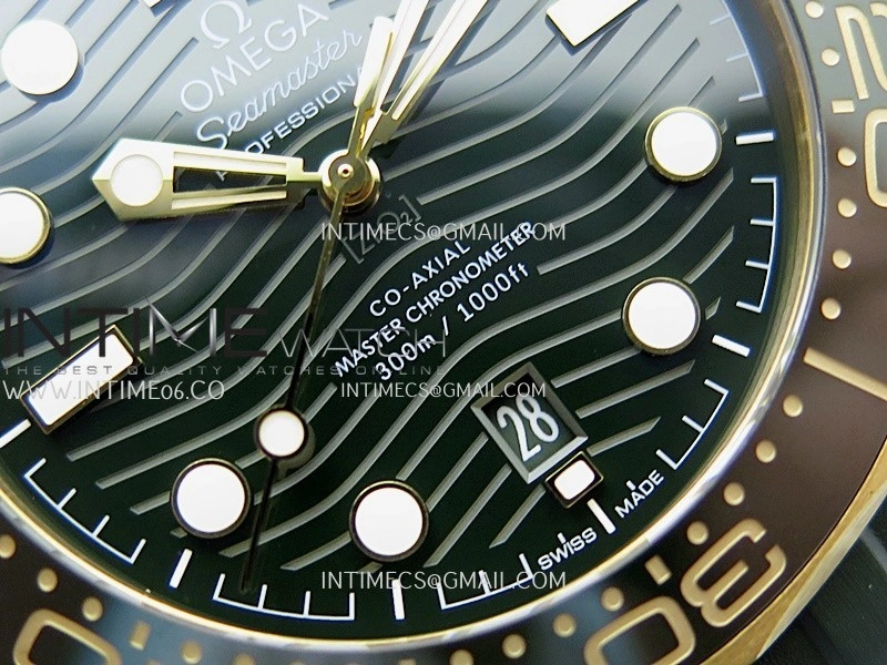 2018 Seamaster Diver 300M Green Ceramic Bezel YG VSF 1:1 Best Edition Green Dial On Green Rubber Strap A8801