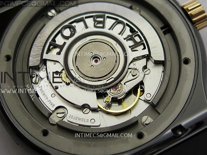 Classic Fusion 42mm Ceramic RG JJZF 1:1 Best Edition Black Dial On Black Rubber Strap