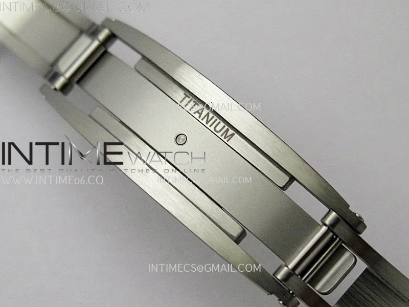 RM055 NTPT APSF 1:1 Best Edition White Inner Bezel Black Crown On White Rubber Strap RMUL2 Super Clone