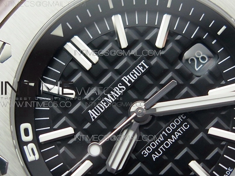 Royal Oak Offshore Diver 15710 ZF 1:1 Best Edition Black Dial on Black Rubber Strap