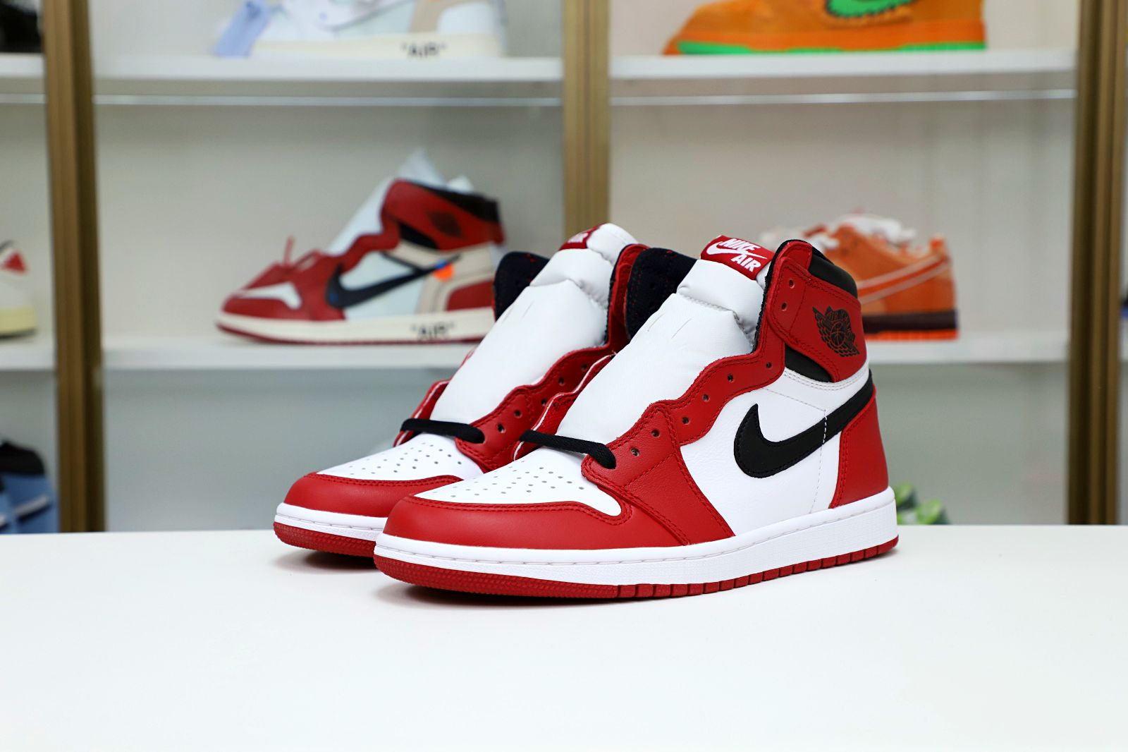 Kimi kick AIR JORDAN 1 RETRO HIGH OG 'CHICAGO' 2015