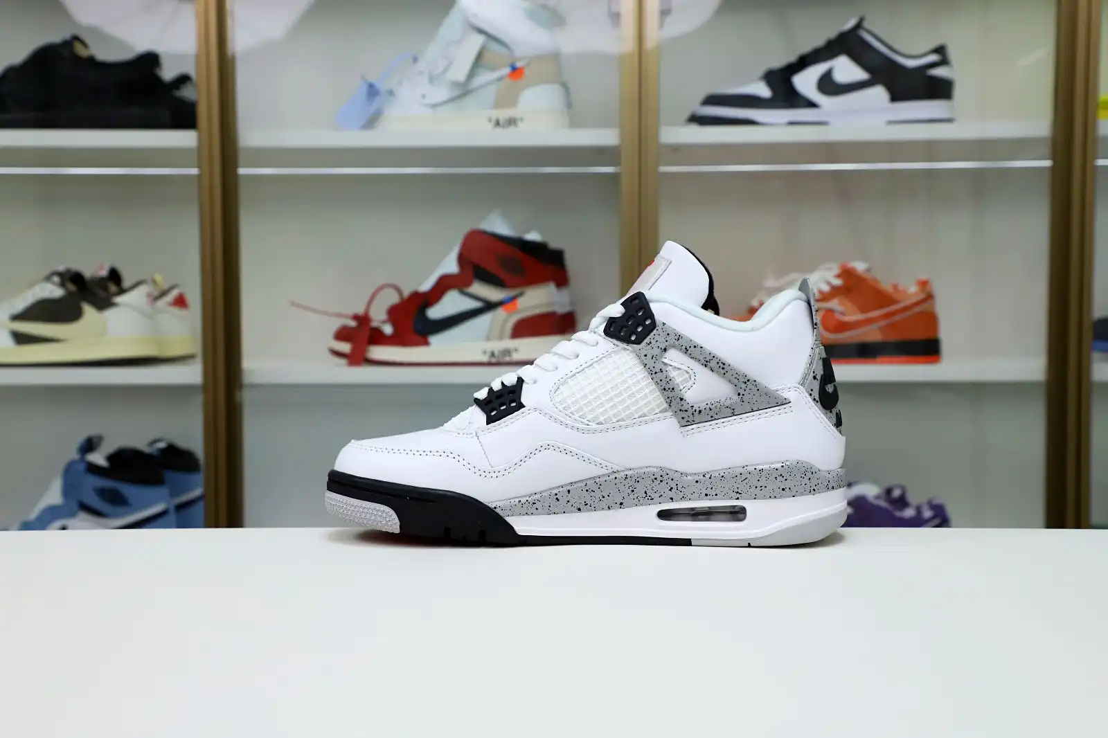 Rep Kimi kick Air Jordan 4 Retro White Cement