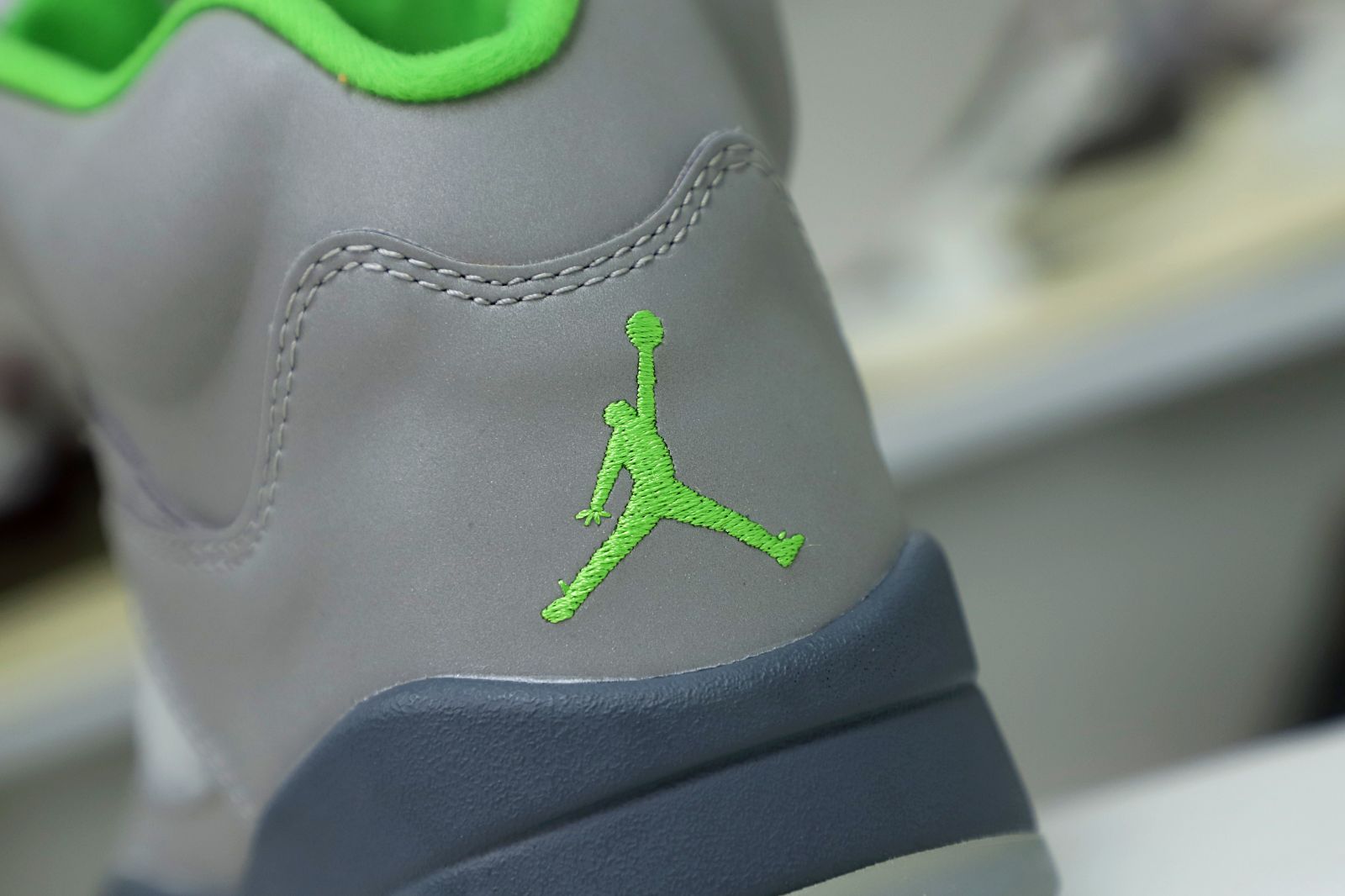 Kimi kick AIR JORDAN 5 RETRO 'GREEN BEAN' 2022