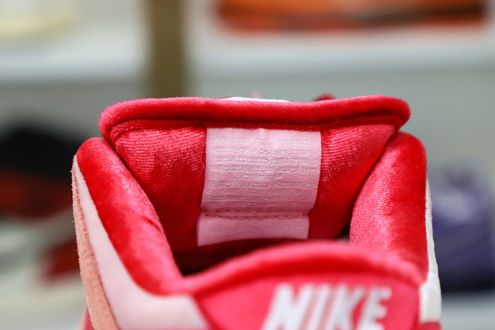 Kimi kick STRANGELOVE X DUNK LOW SB 'VALENTINE'S DAY'