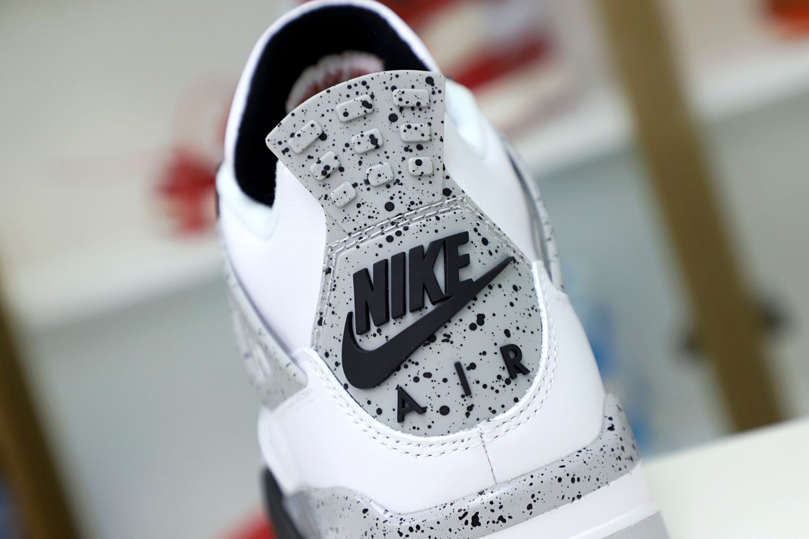 Kimi kick Air Jordan 4 Retro White Cement