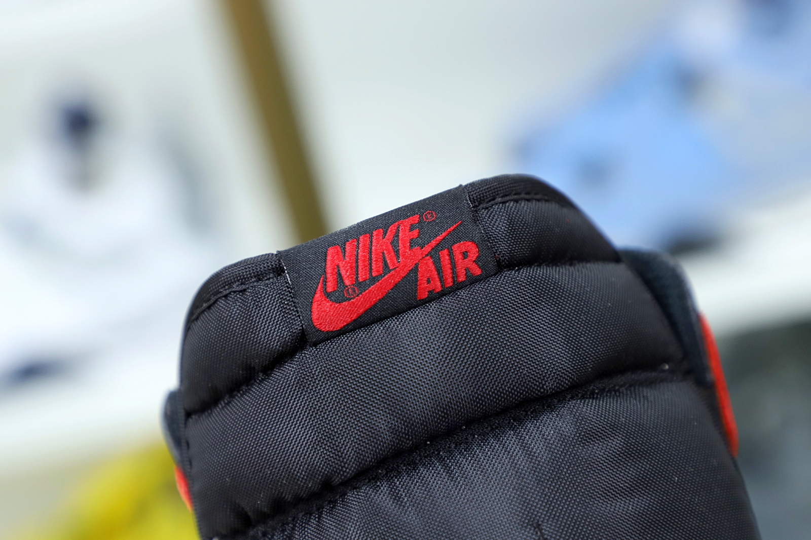 Kimi kick AIR JORDAN 1 RETRO HIGH OG 'BRED'